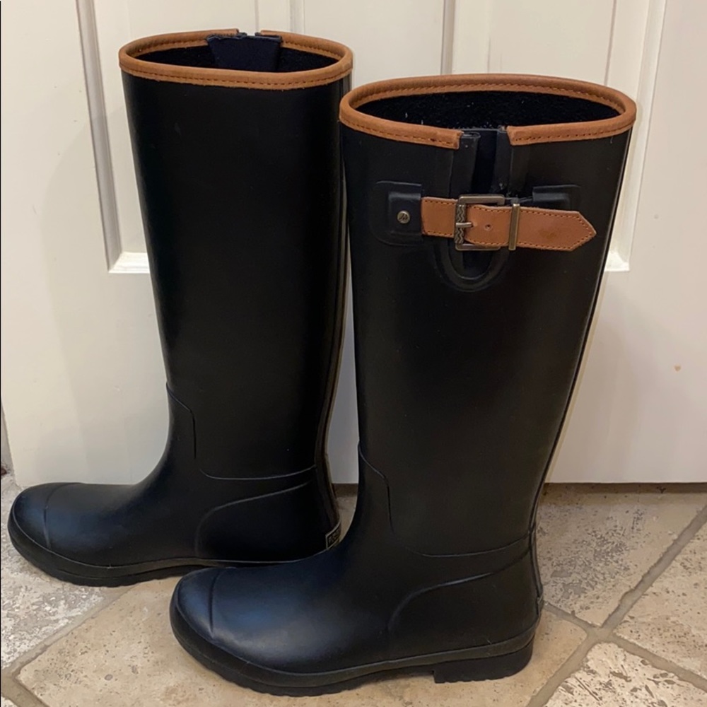 Rain boots size 9